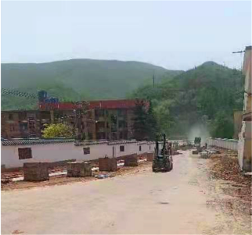 洛陽俊龍建材為新安縣鐵門鎮(zhèn)供應透水磚產(chǎn)品，正在施工中... ...